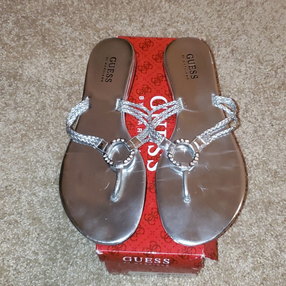 Guess Flat Thong Slides9.5